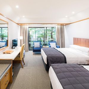 Premium Queen Studio